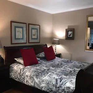 https://authentic-newlands.hotels-capetown.com