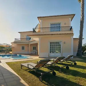 https://luxury-villa-monte-das-oliveiras-w-private-pool.hotelaalgarve.com